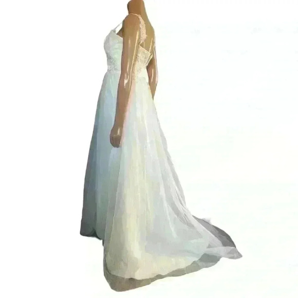 DAVID'S BRIDAL COLLECTION
Tank‎ Tulle A-line Wedding Dress w/ Lace - Picture 4 of 14